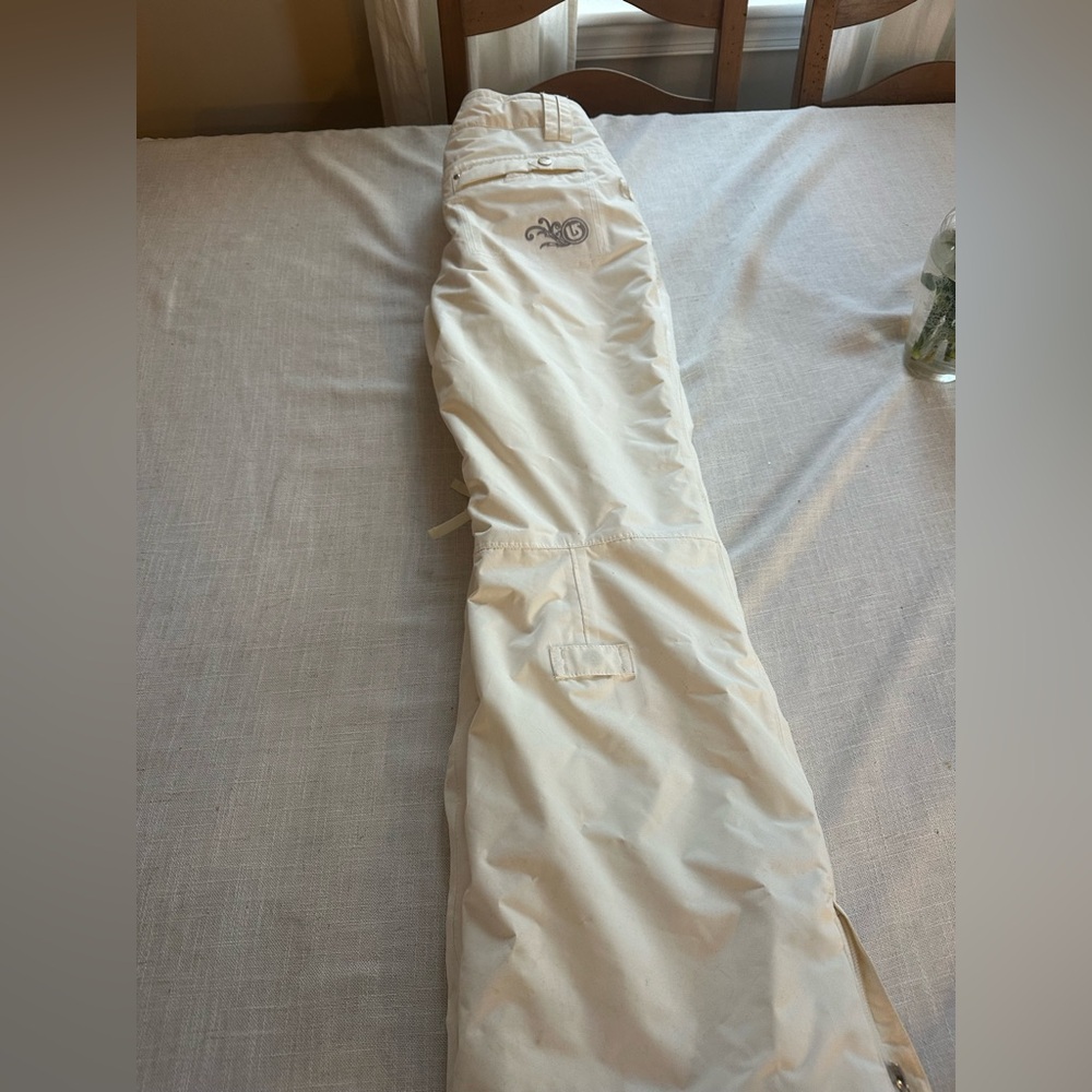 Burton women’s ski and board pants - Picture 4 of 8